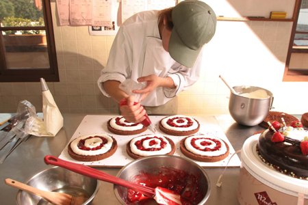 how-to-make-black-forest-cake-07